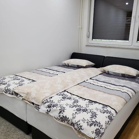 Ozzy Apartment Травник Екстериор снимка